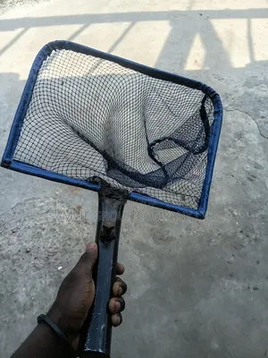 Hard Metal Fish Scoopnet With a Removable Bar