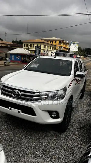 Toyota Hilux Revo Double Cab Petrol 2.7 AWD 2022 White