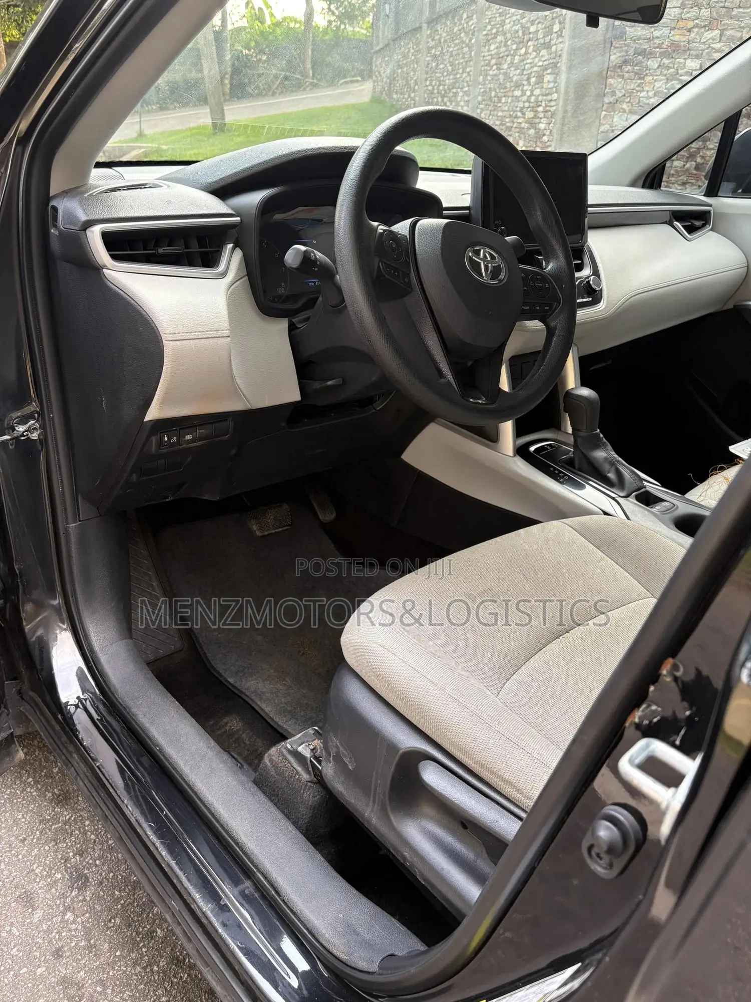 New Toyota Corolla Cross LE 2023 Black