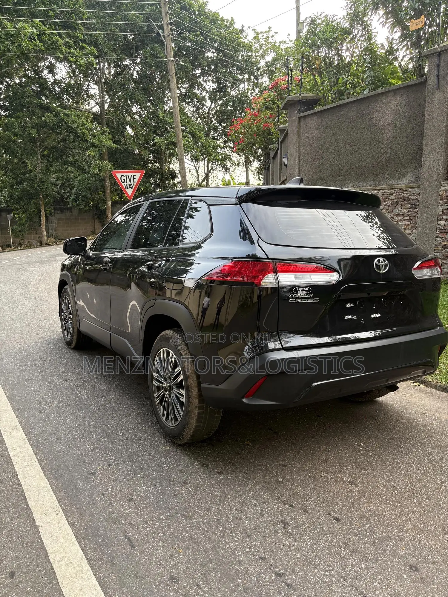 New Toyota Corolla Cross LE 2023 Black