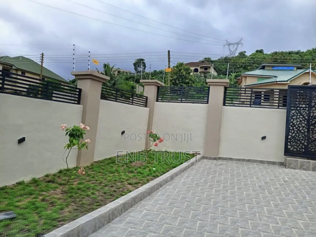5bdrm House in Acp Estate, Ga East Municipal for sale
