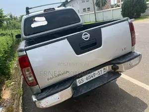 Nissan Navara 2012 Gray