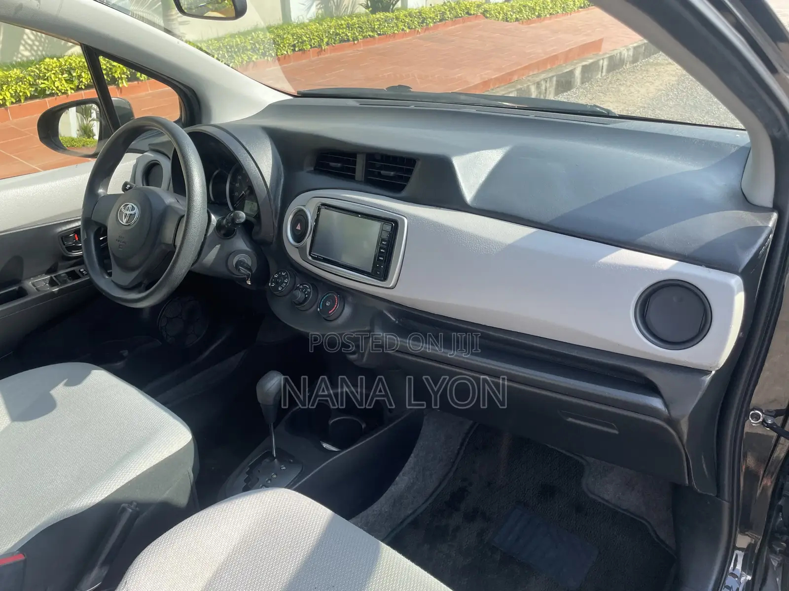 Toyota Vitz 1.3 FWD 5dr 2014 Black