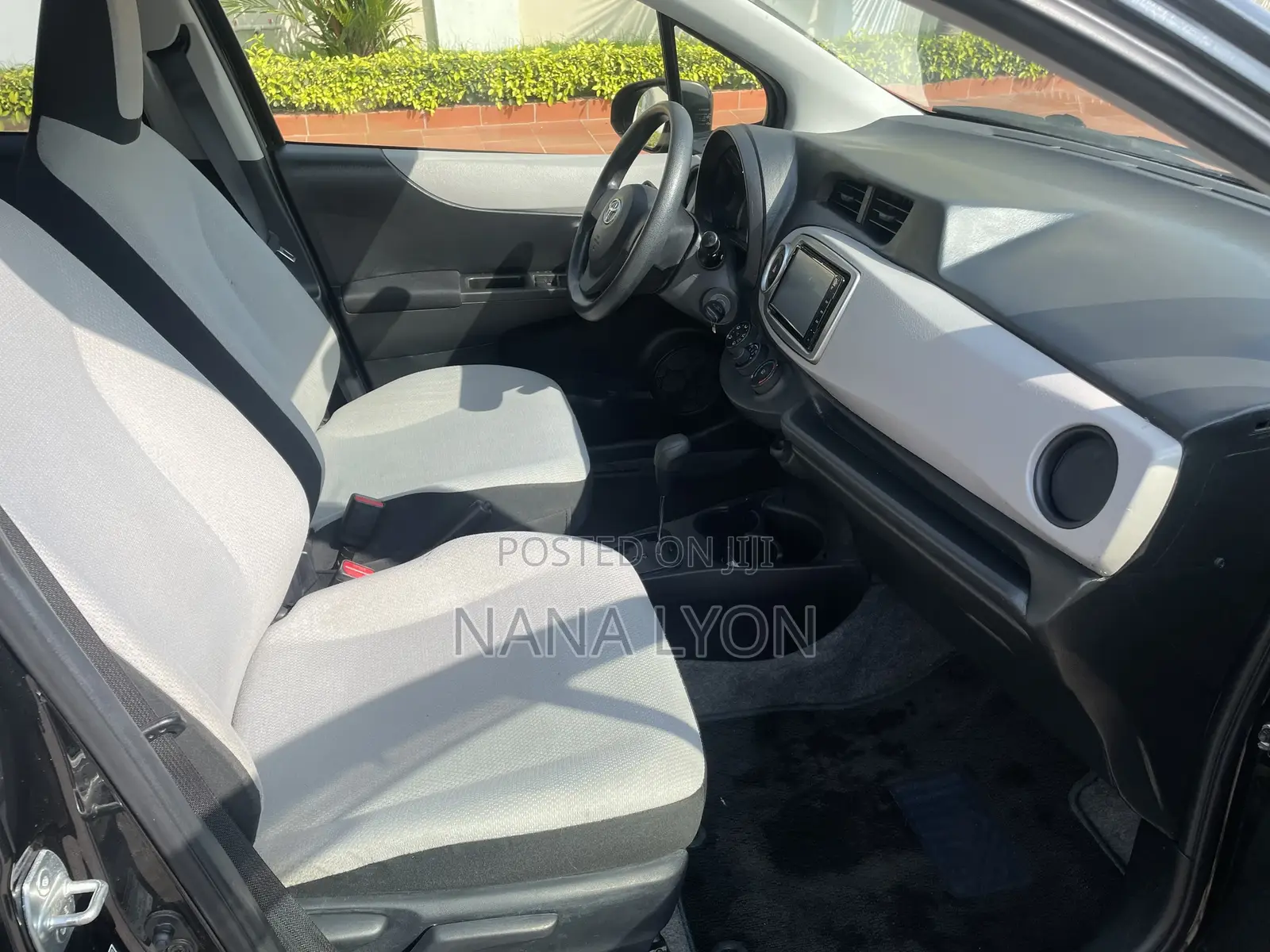 Toyota Vitz 1.3 FWD 5dr 2014 Black