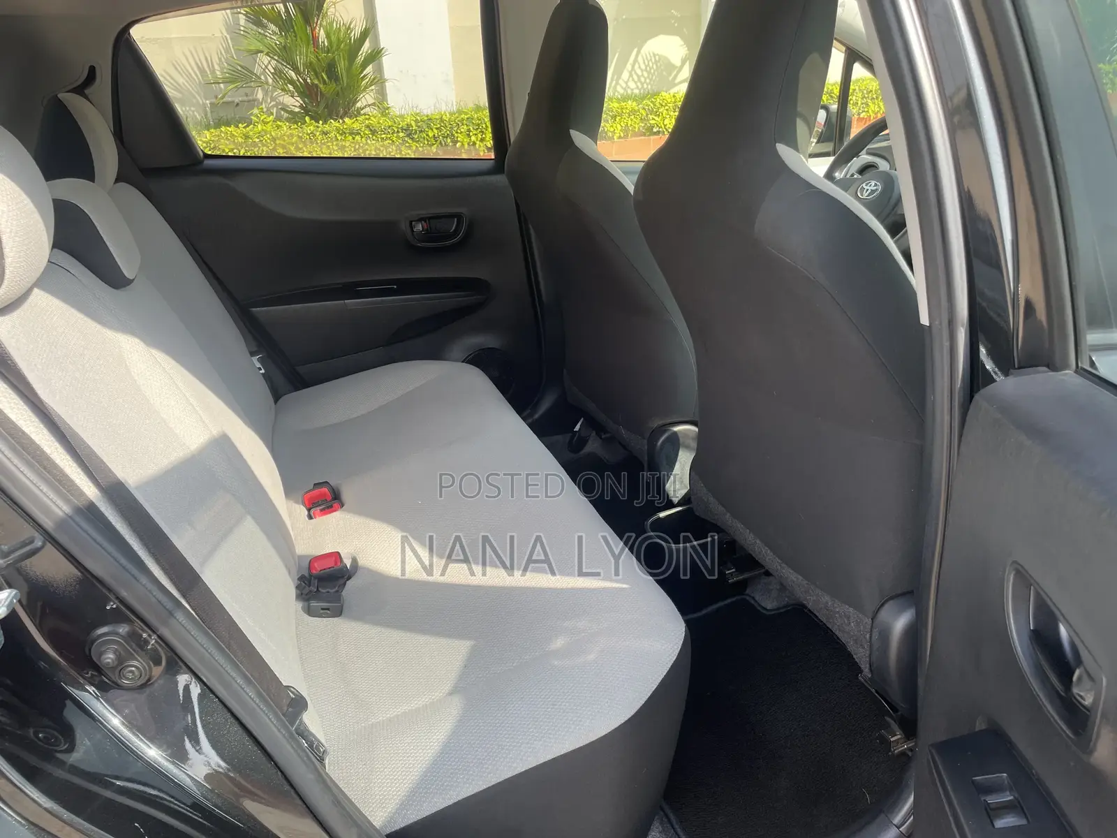 Toyota Vitz 1.3 FWD 5dr 2014 Black
