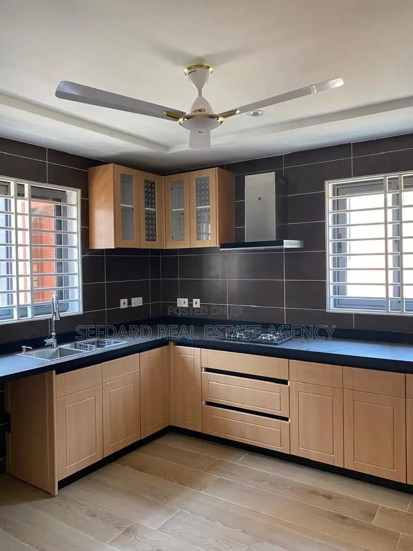 4bdrm Duplex in Achimota for rent
