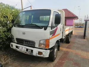 Hyundai Mighty 2005 White
