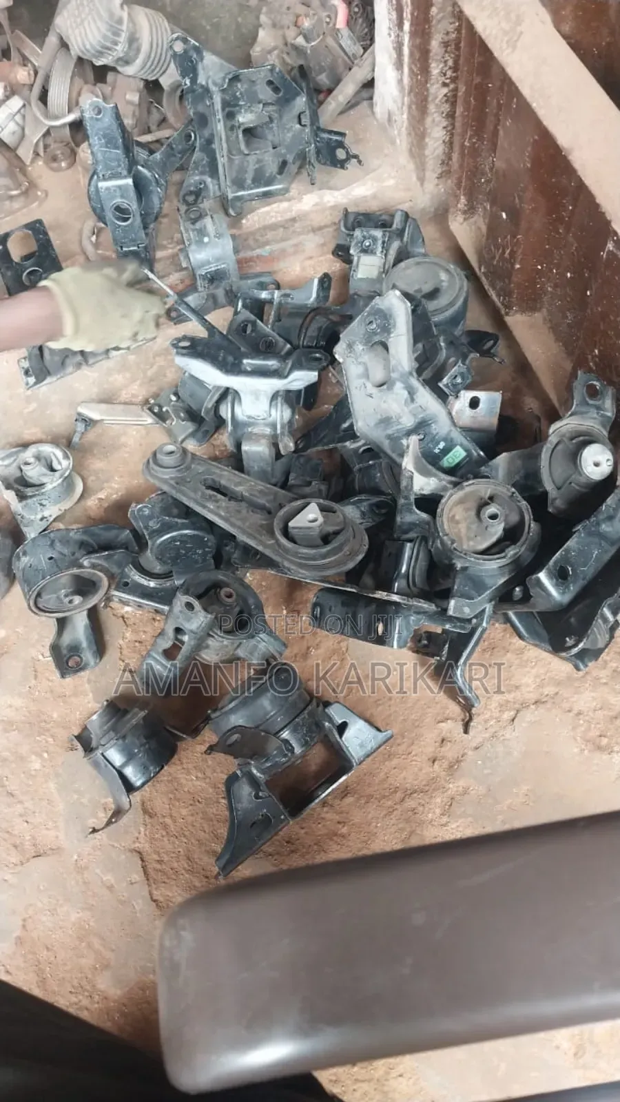 Engine Mounts/ Seats
