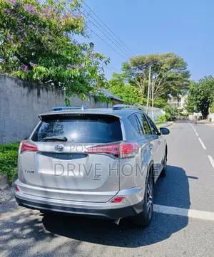 Toyota RAV4 LE AWD (2.5L 4cyl 6A) 2017 Silver