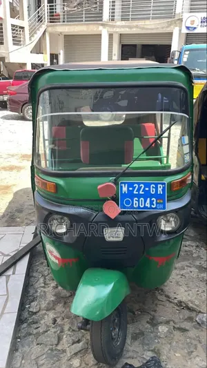 Bajaj RE 2022 Green