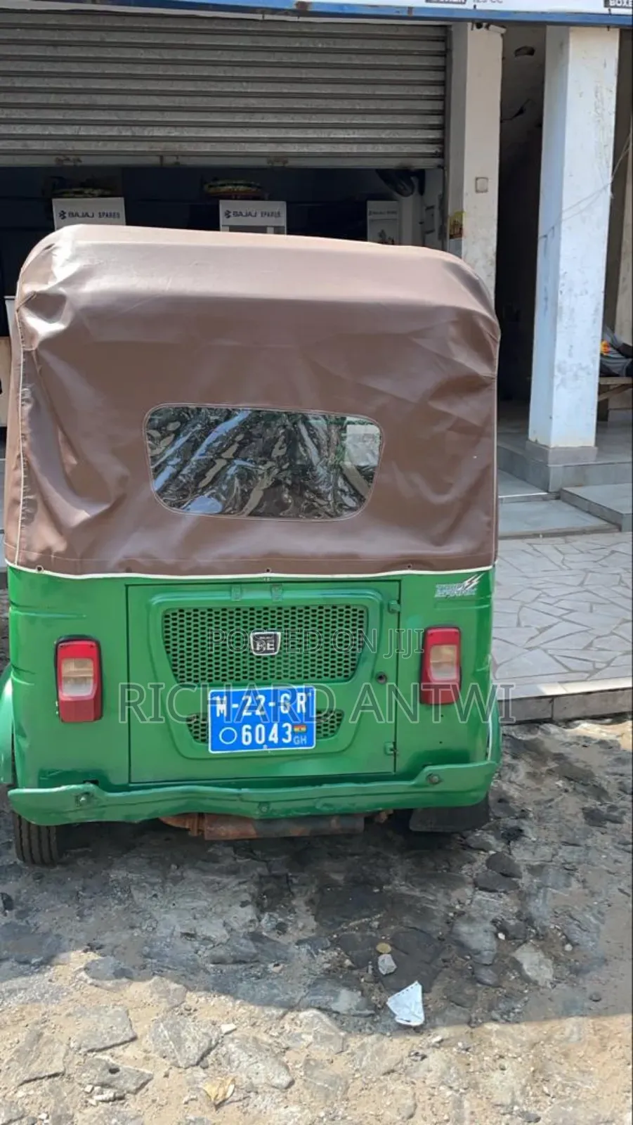 Bajaj RE 2022 Green