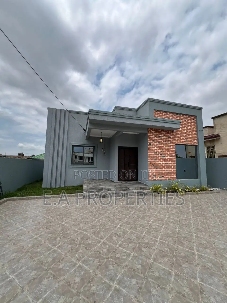 4bdrm House in E A Properties, Oyarifa Mall Area for sale