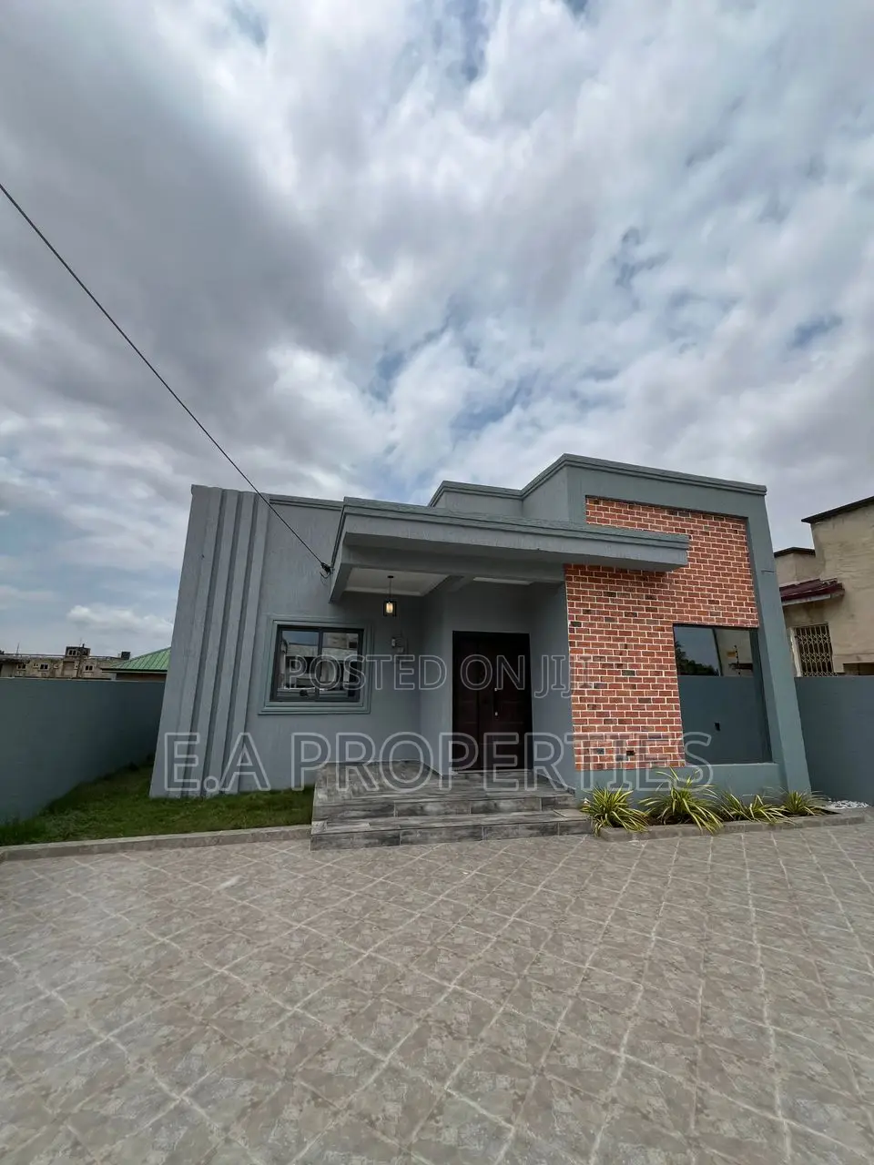 4bdrm House in E A Properties, Oyarifa Mall Area for sale