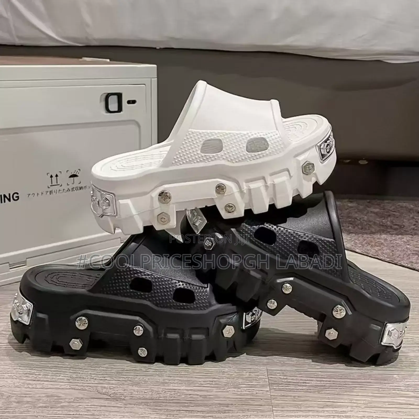 Sneakers Sandals Wear