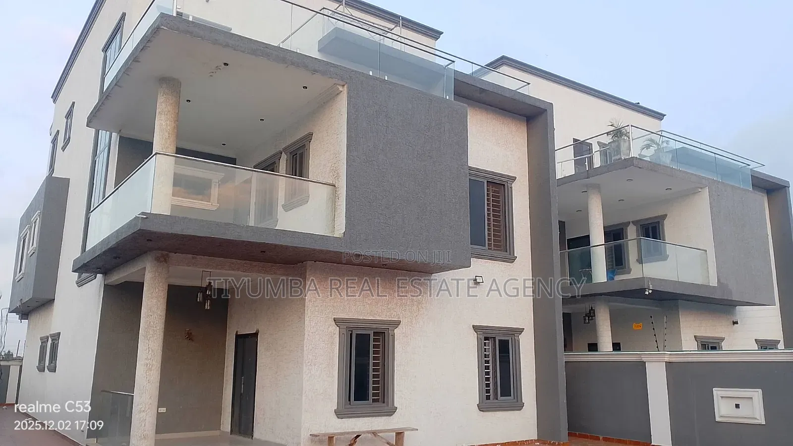 5bdrm Duplex in Tiyumba Agency, Mile 7 for sale