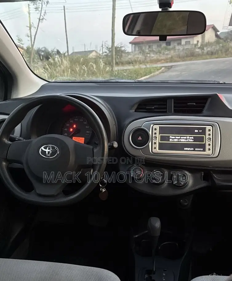 Toyota Vitz 1.3 AWD 5dr 2013 Silver
