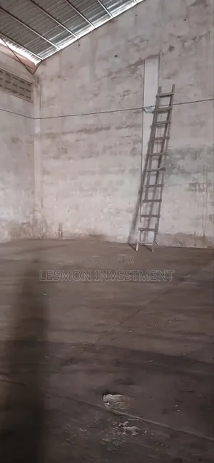 Warehouse for Rent Measuring 800sqm in Tema Industrial Area