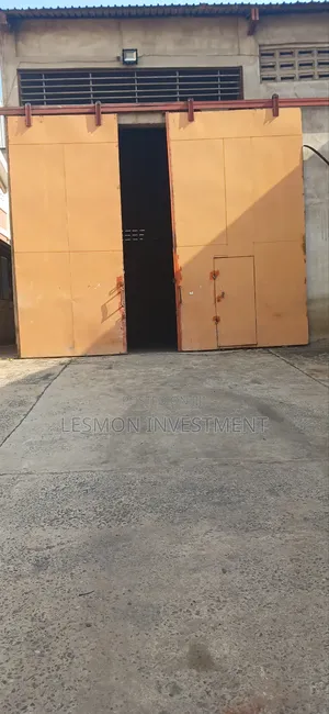 Warehouse for Rent Measuring 800sqm in Tema Industrial Area