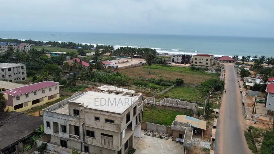7bdrm House in Kokrobite, Accra Metropolitan for sale