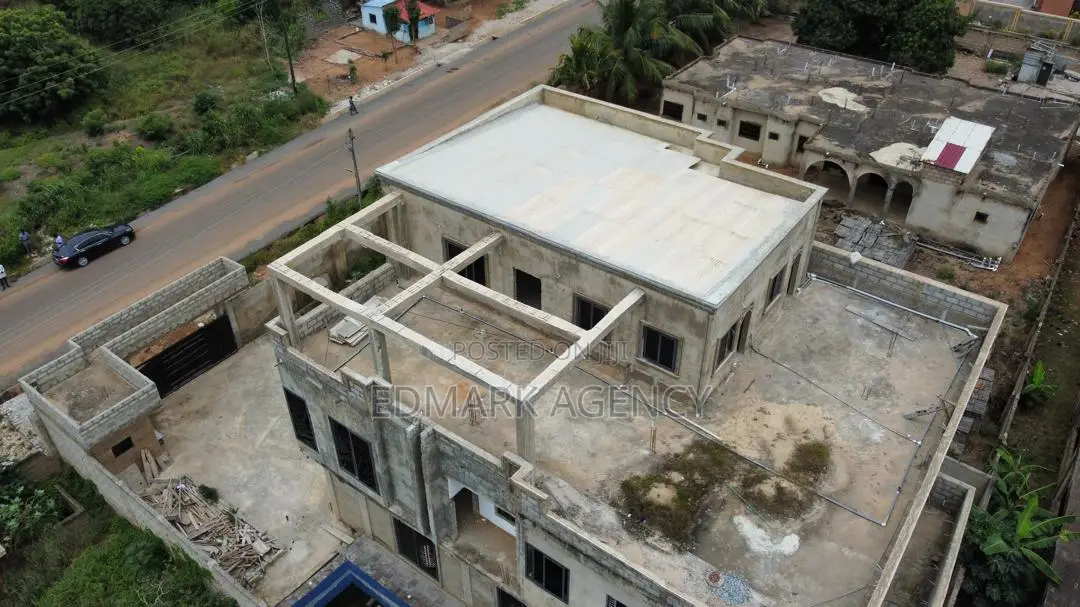 7bdrm House in Kokrobite, Accra Metropolitan for sale