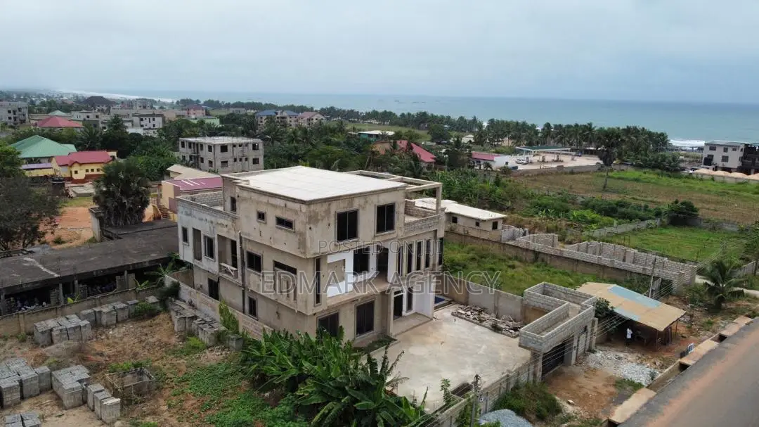 7bdrm House in Kokrobite, Accra Metropolitan for sale