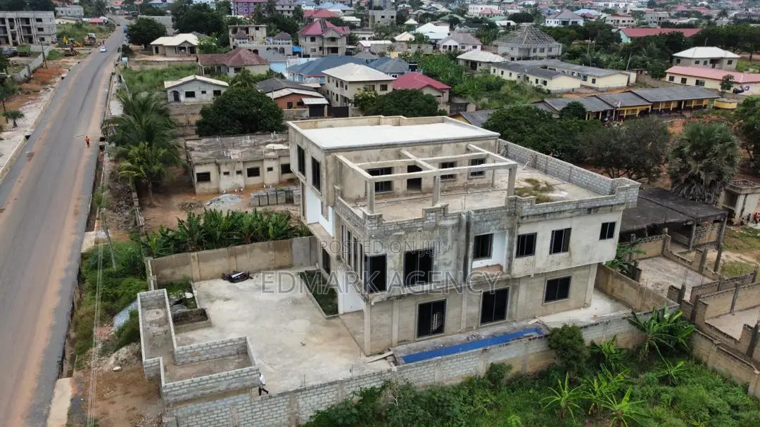 7bdrm House in Kokrobite, Accra Metropolitan for sale