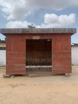 Polished Wooden Pallet Shop