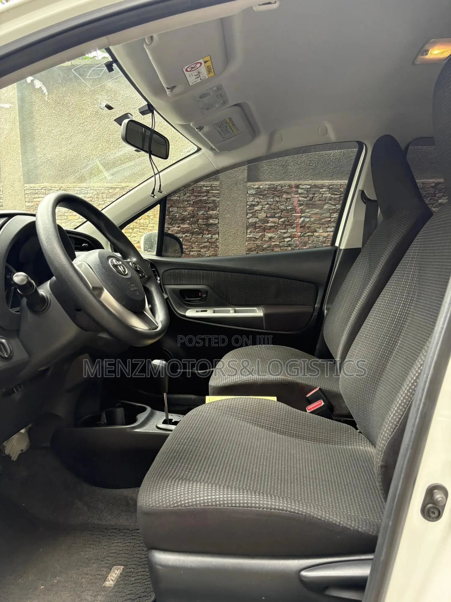 Toyota Vitz 1.3 AWD 5dr 2015 White