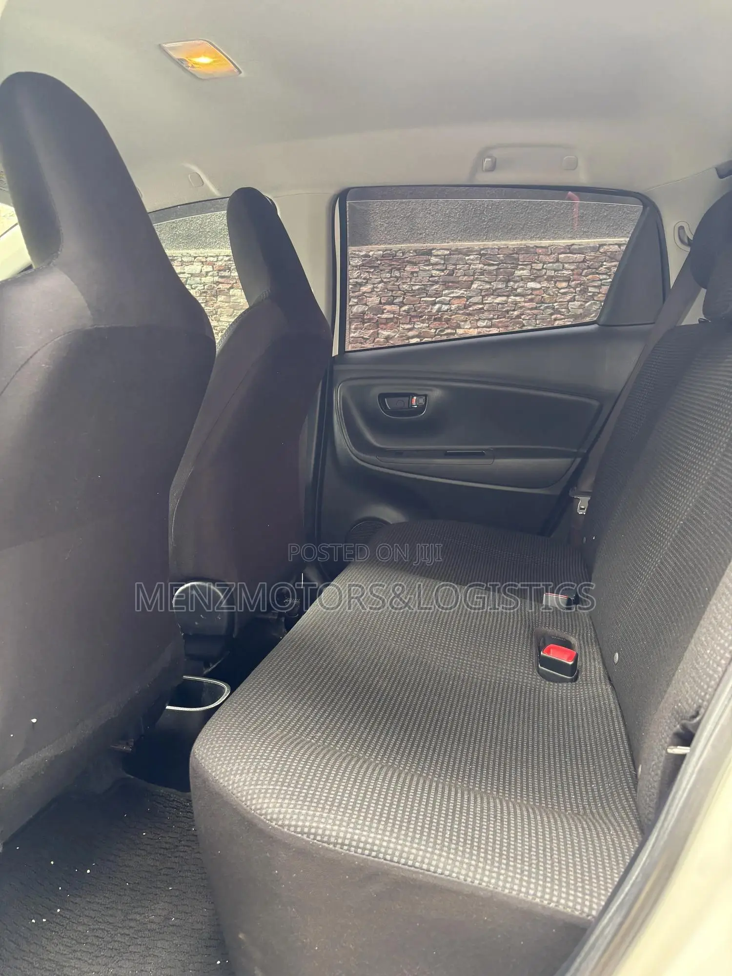 Toyota Vitz 1.3 AWD 5dr 2015 White