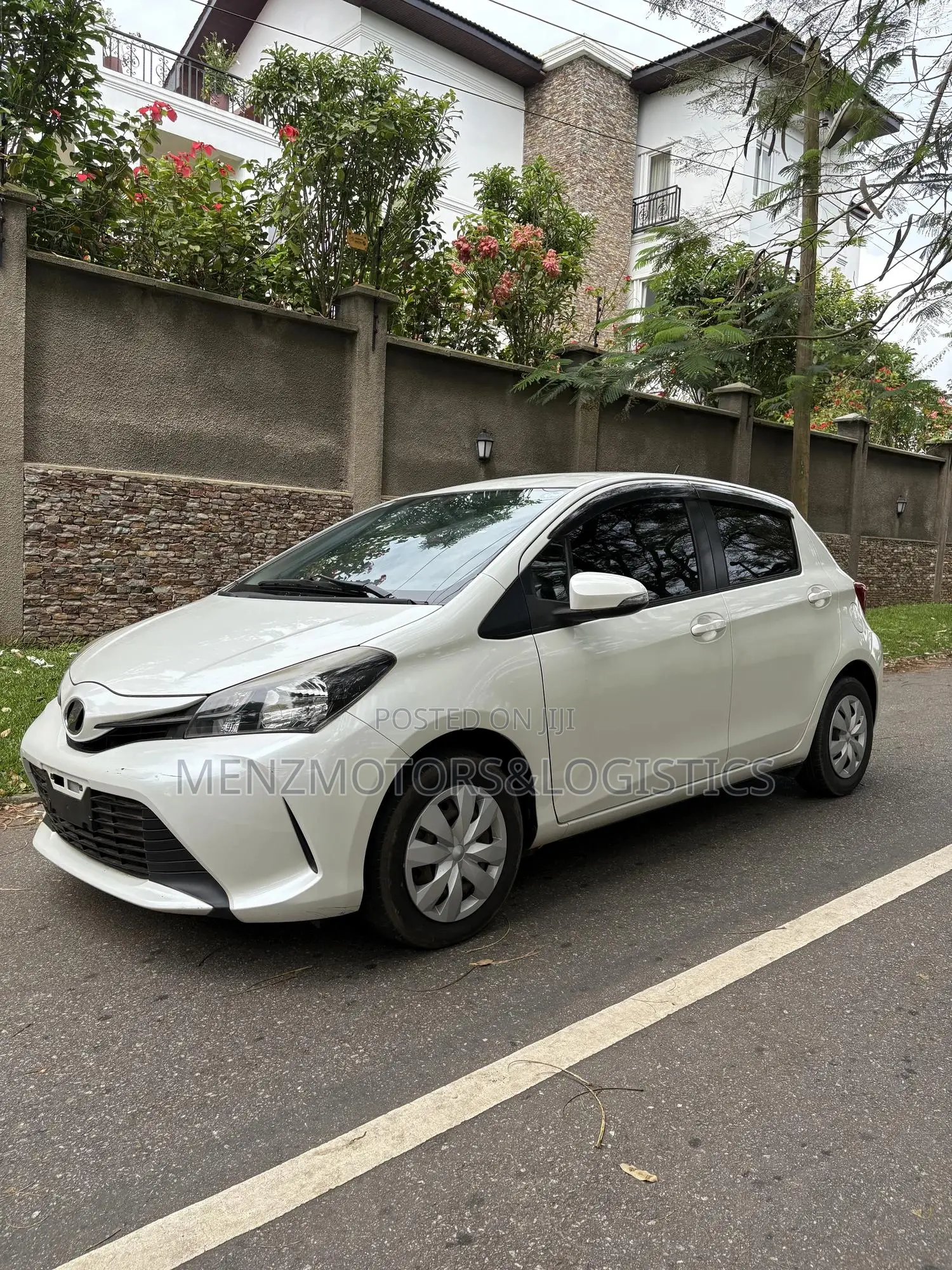 Toyota Vitz 1.3 AWD 5dr 2015 White