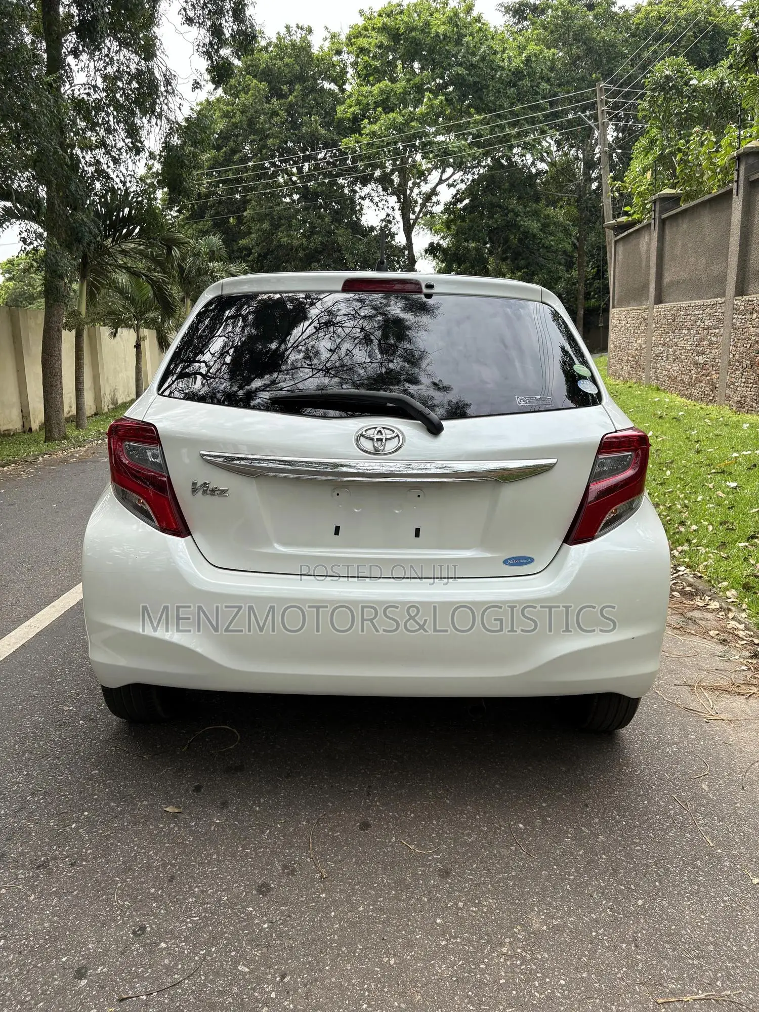 Toyota Vitz 1.3 AWD 5dr 2015 White