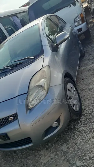 Toyota Vitz 2010 Gray