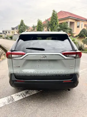 Toyota RAV4 XLE 2022 Green