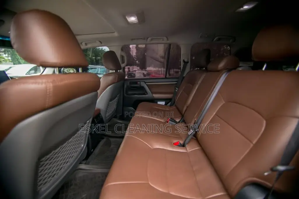 Prado V8 for Rent Come With a Driver