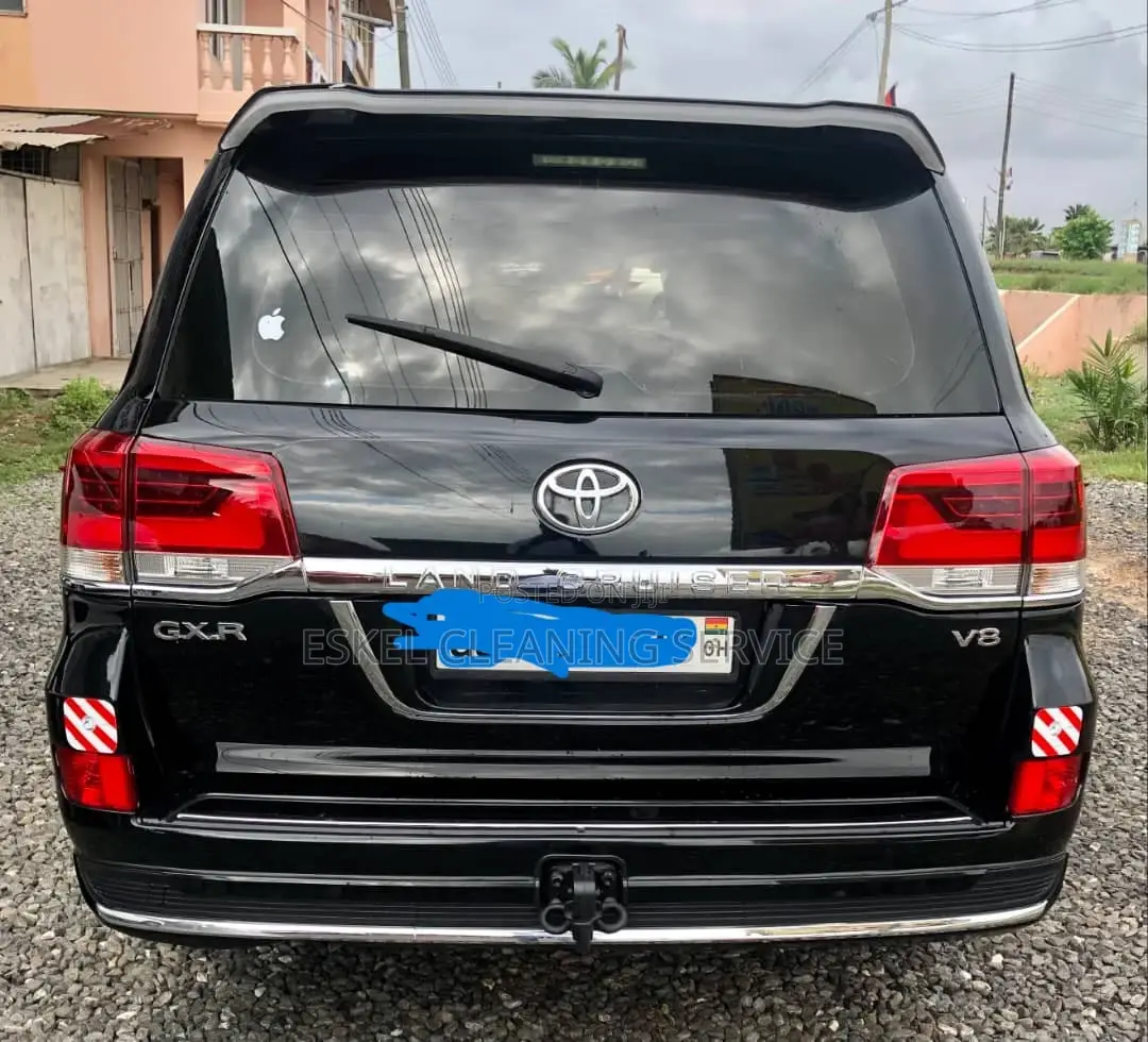 Prado V8 for Rent Come With a Driver
