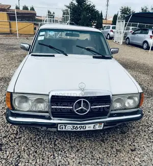 Mercedes-Benz 200E 1980 White