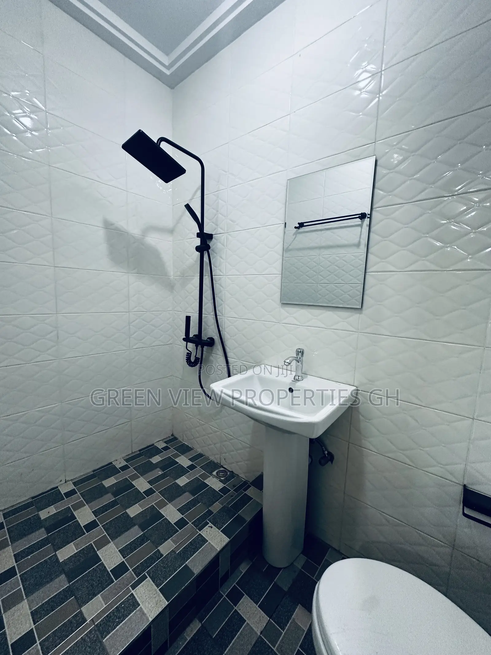 2bdrm Apartment in West Hills Mall Area for rent