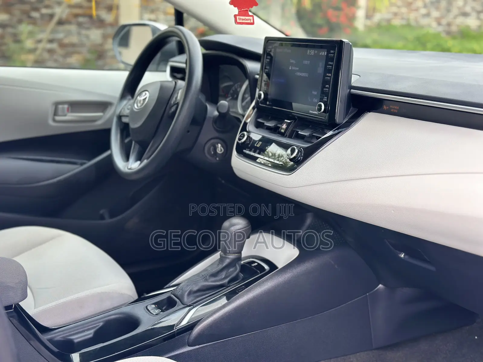 Toyota Corolla LE 2022 White