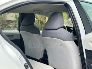 Toyota Corolla LE 2022 White