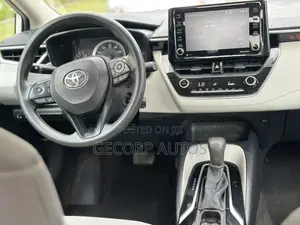 Toyota Corolla LE 2022 White