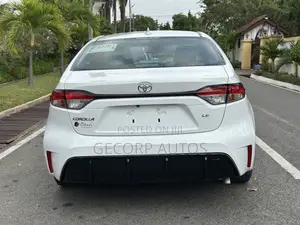 Toyota Corolla LE 2022 White