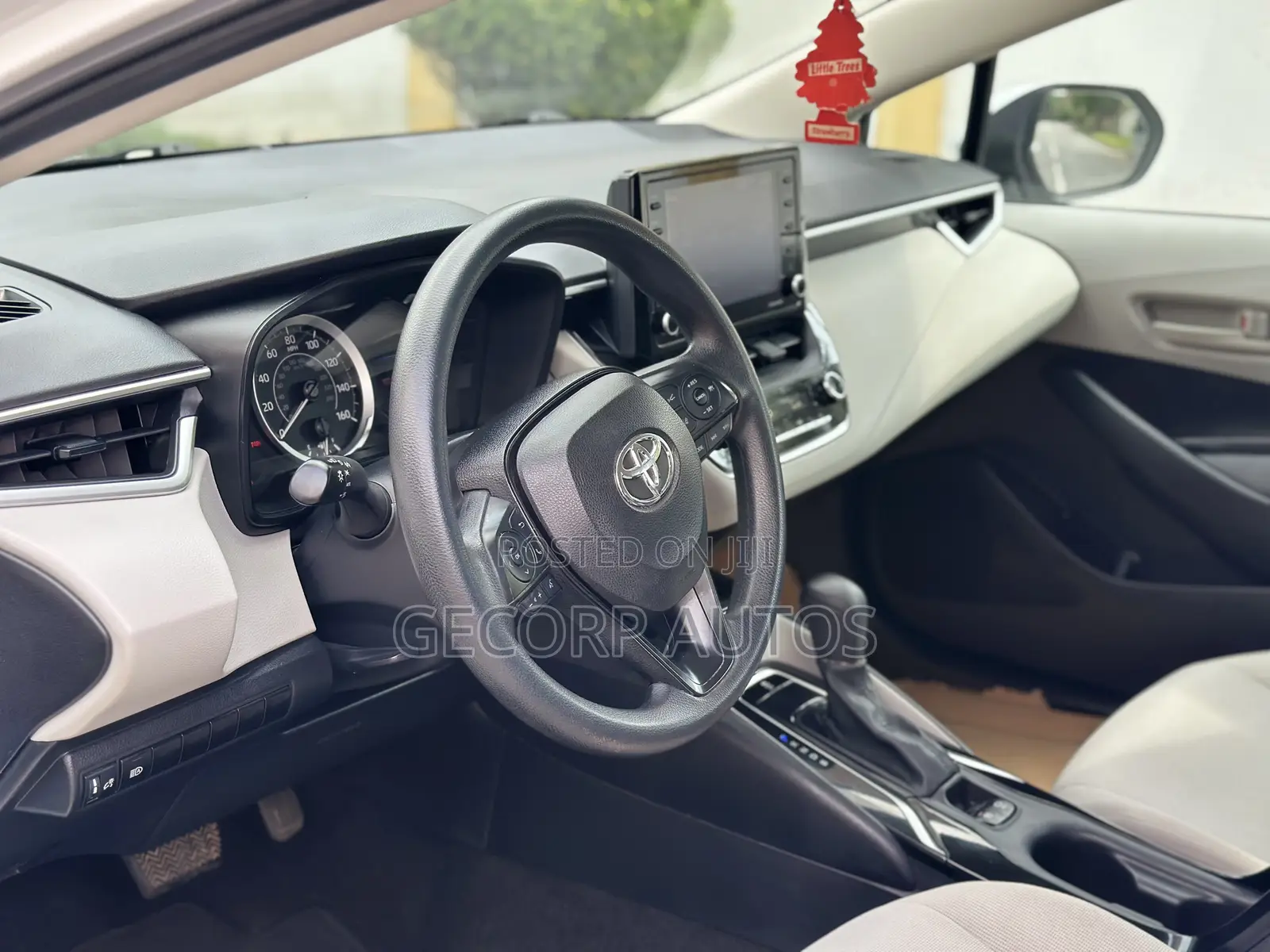 Toyota Corolla LE 2022 White