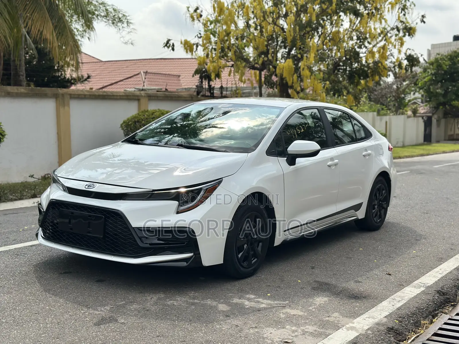 Toyota Corolla LE 2022 White
