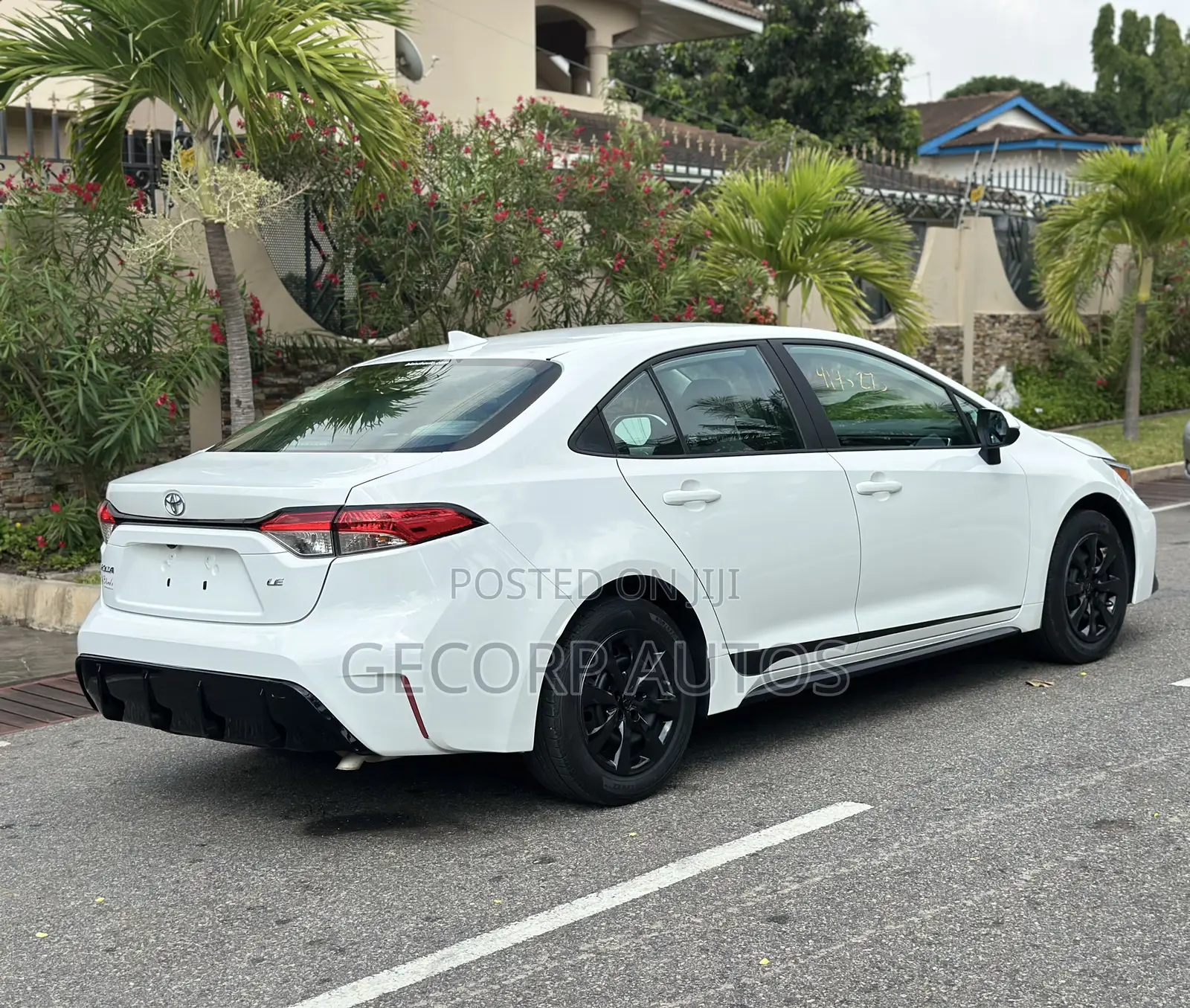 Toyota Corolla LE 2022 White