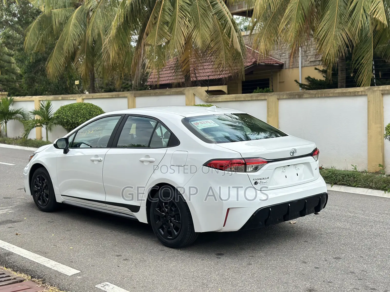 Toyota Corolla LE 2022 White