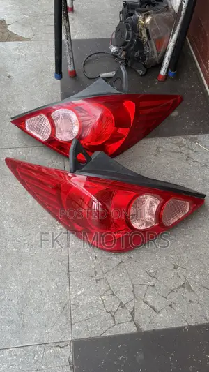 Nissan Versa Hatchbacktaillight 2005,2006,2007,2008,2009,2010,2012,13