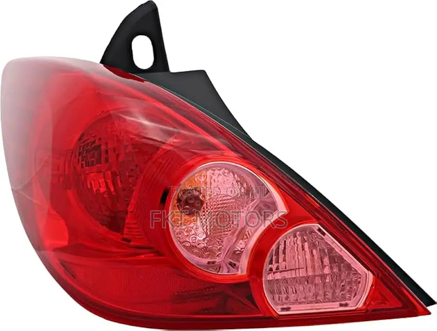 Nissan Versa Hatchbacktaillight 2005,2006,2007,2008,2009,2010,2012,13