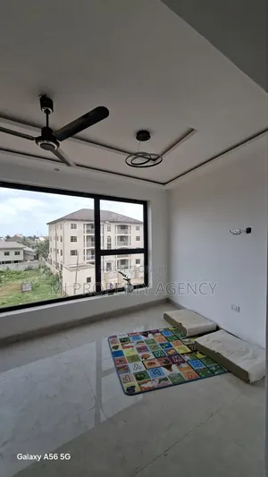 5bdrm Duplex in Community 12 New, Tema Metropolitan for sale