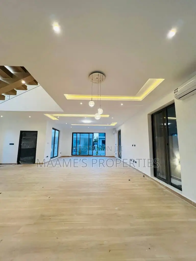 4bdrm Duplex in Ashaley Botwe for sale