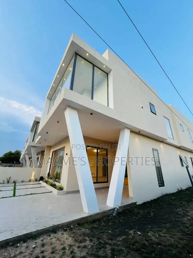 4bdrm Duplex in Ashaley Botwe for sale